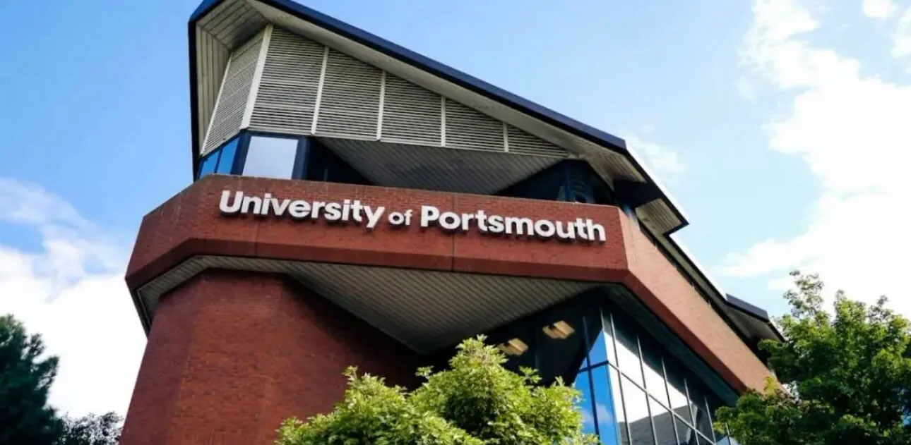 英国朴茨茅斯大学